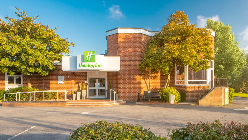 Holiday Inn Basingstoke Exterior