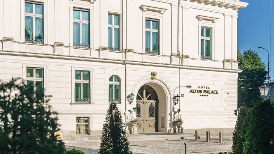 Altus Palace Hotel Exterior