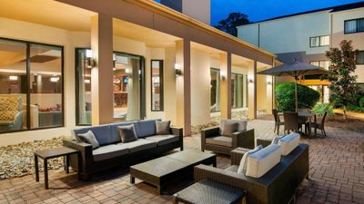 Courtyard by Marriott Savannah Midtown