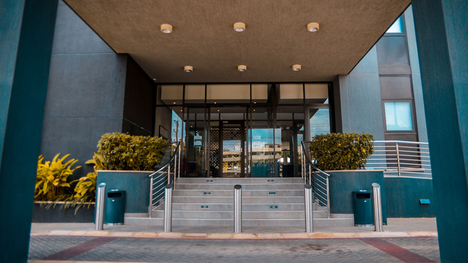 Crowne Plaza Dar Es Salaam Exterior