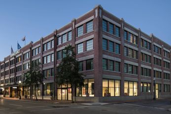 Renaissance Arts Hotel