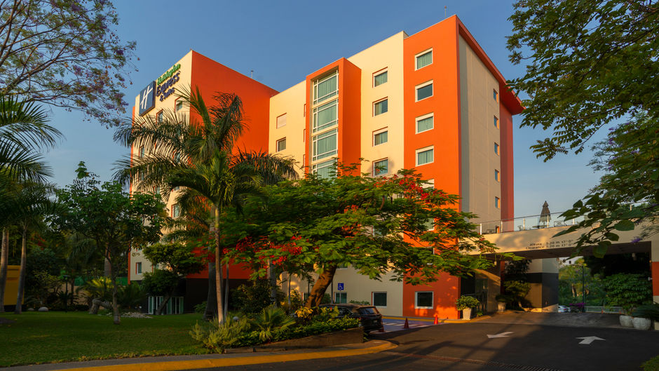Holiday Inn Express Cuernavaca Exterior