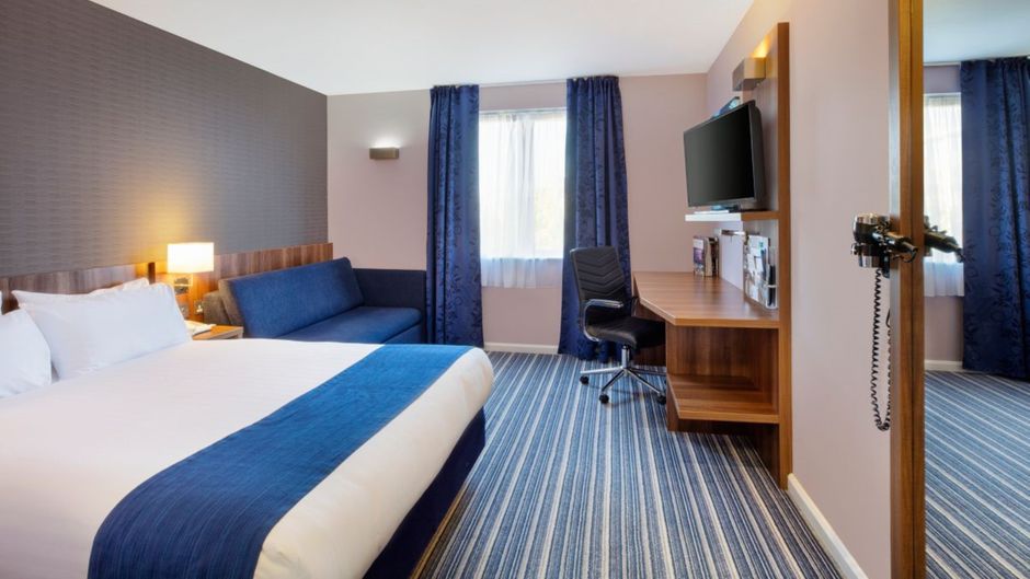 Holiday Inn Express Poole Room