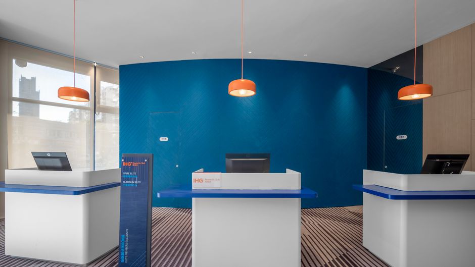 Holiday Inn Express North Gateway Lobby