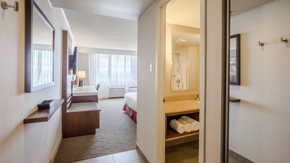 Delta Hotels Saguenay Conference Centre Room