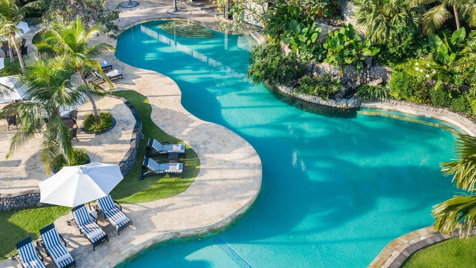 JW Marriott Hotel Surabaya Pool