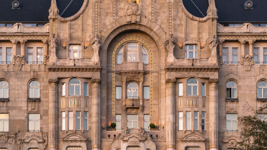 Four Seasons Hotel Gresham Palace Exterior