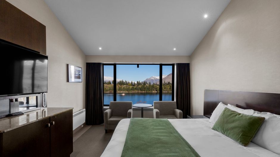 Copthorne Hotel & Resort Lakefront Room