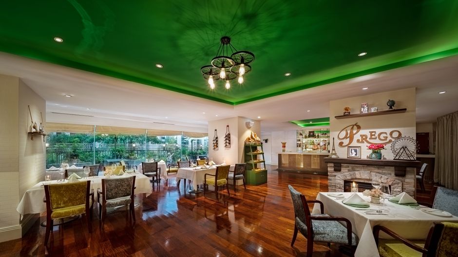 Crowne Plaza Hotel & Suites Landmark Restaurant
