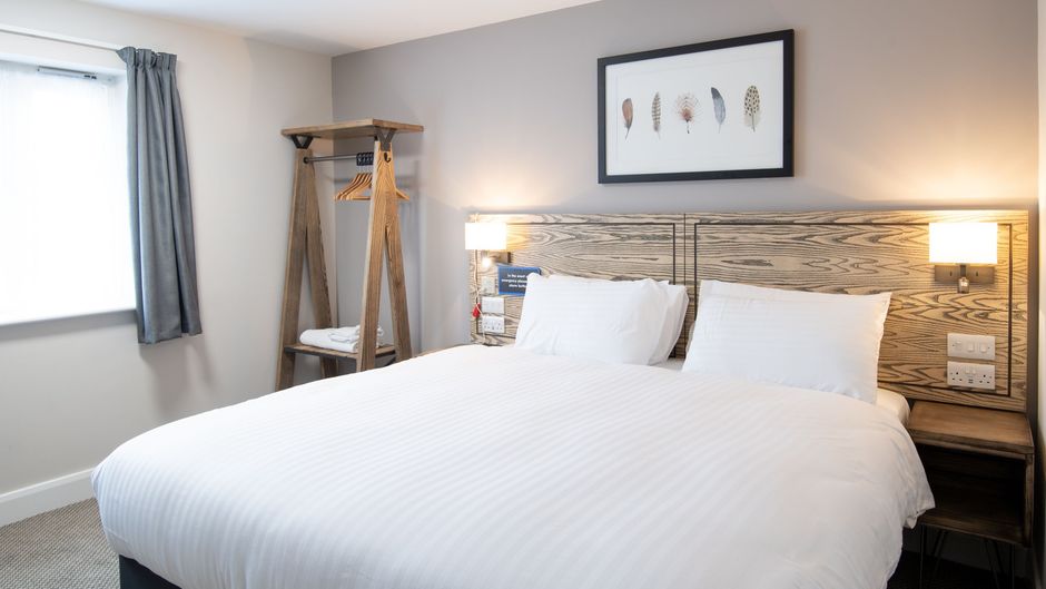 The Paisley Pear Brackley Room