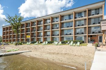 Holiday Inn Detroit Lakes