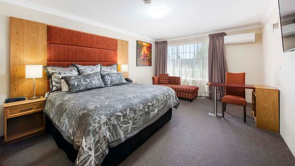 Winning Post Motel Suite