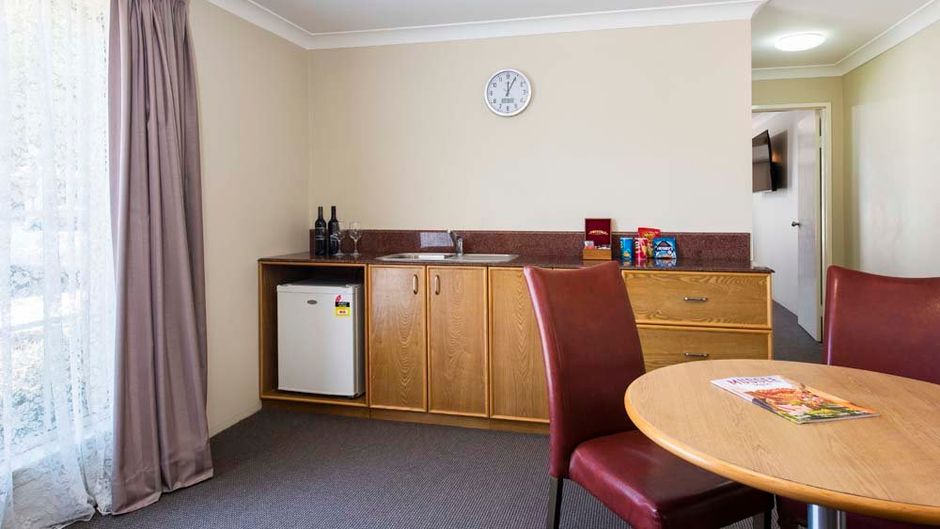 Winning Post Motel Suite