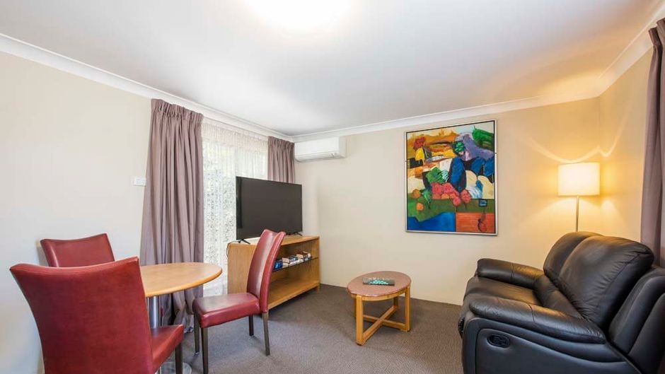 Winning Post Motel Suite