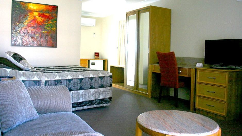 Winning Post Motel Suite