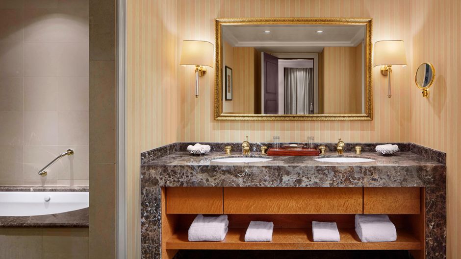 Sheraton Amman Al Nabil Hotel Room