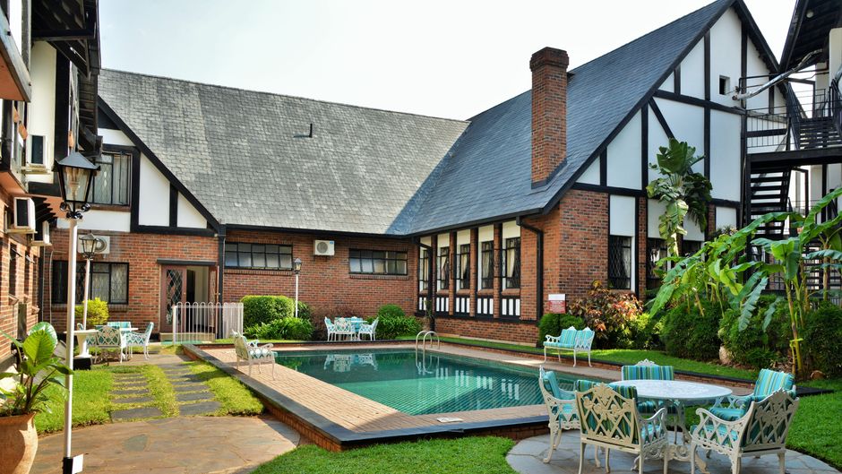 Cresta Churchill Hotel Exterior