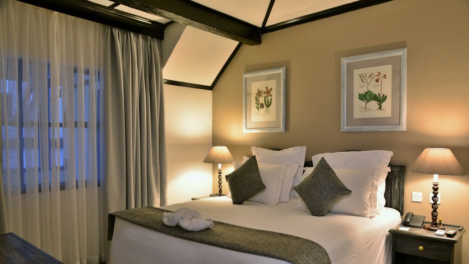 Cresta Churchill Hotel Room