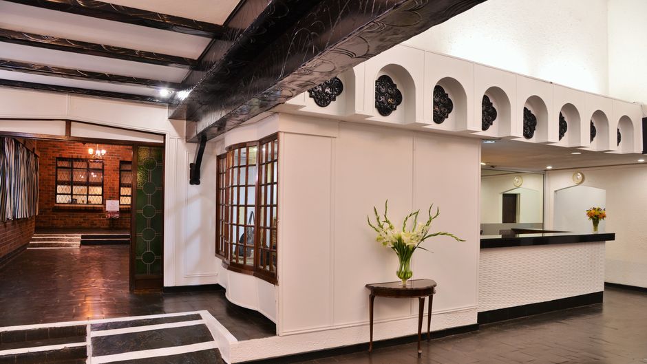 Cresta Churchill Hotel Lobby