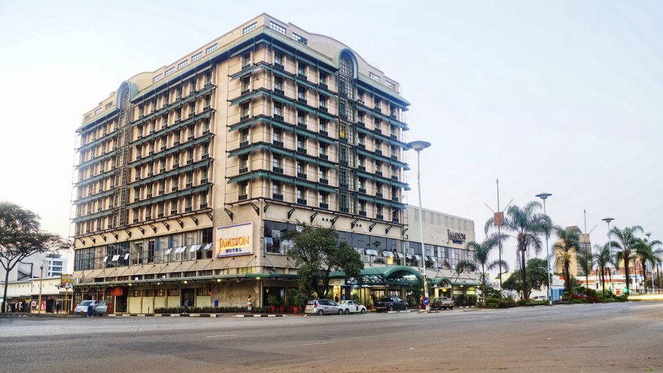Cresta Jameson Hotel Exterior