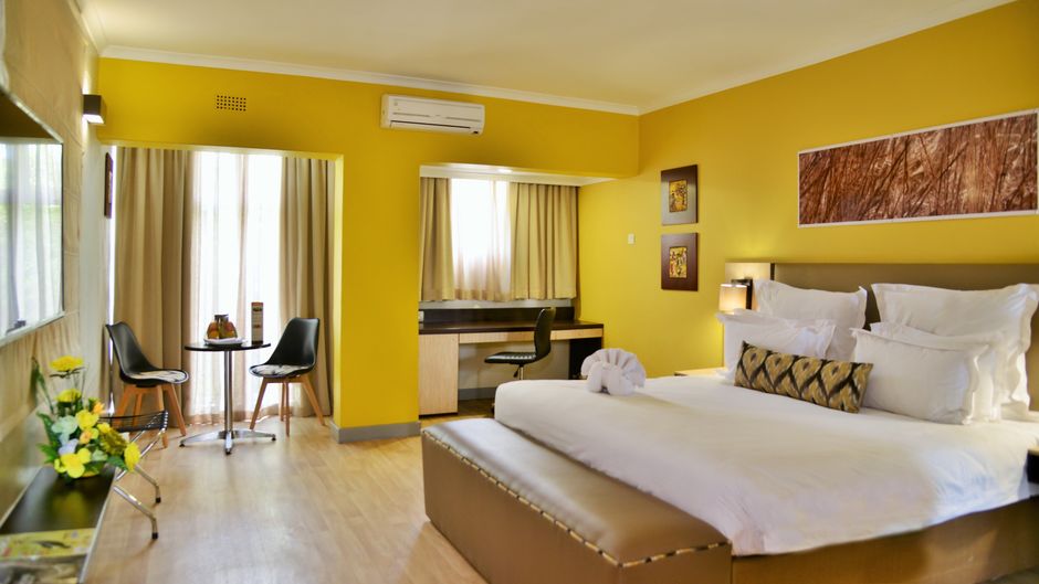 Cresta Oasis Hotel Suite