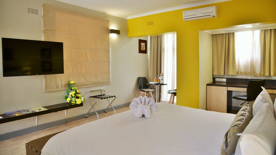 Cresta Oasis Hotel Suite