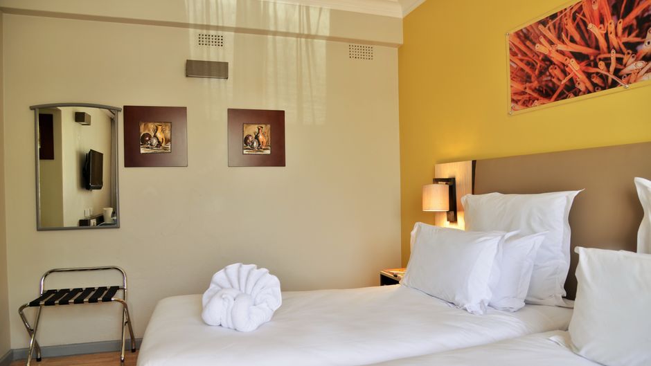 Cresta Oasis Hotel Room