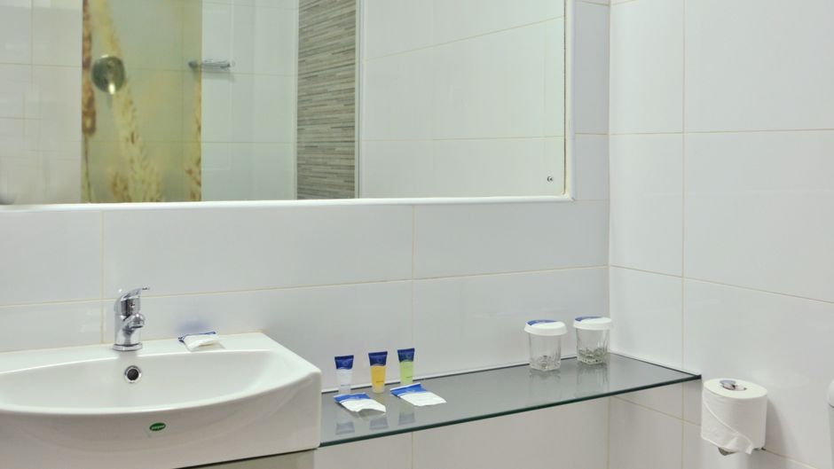 Cresta Oasis Hotel Room