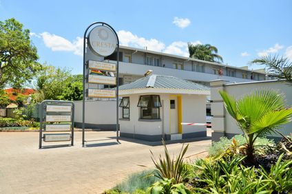 Cresta Oasis Hotel