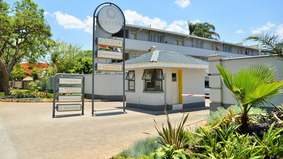 Cresta Oasis Hotel Exterior