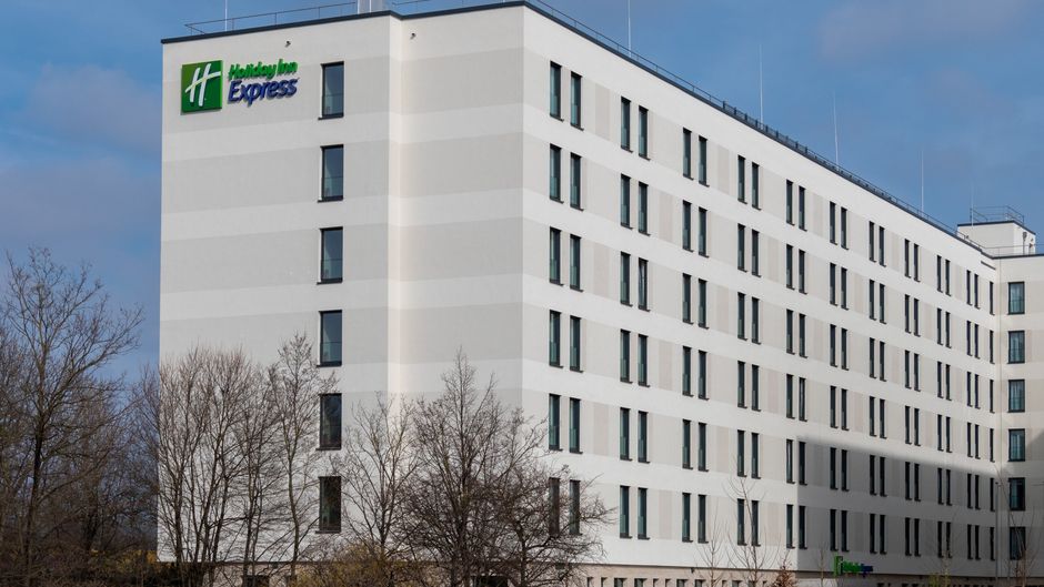 Holiday Inn Express Munich North Exterior