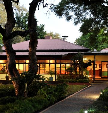 Cresta Riley's Hotel