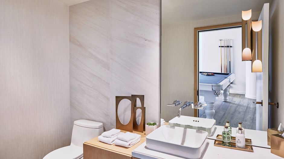 JW Marriott Parq Vancouver Room