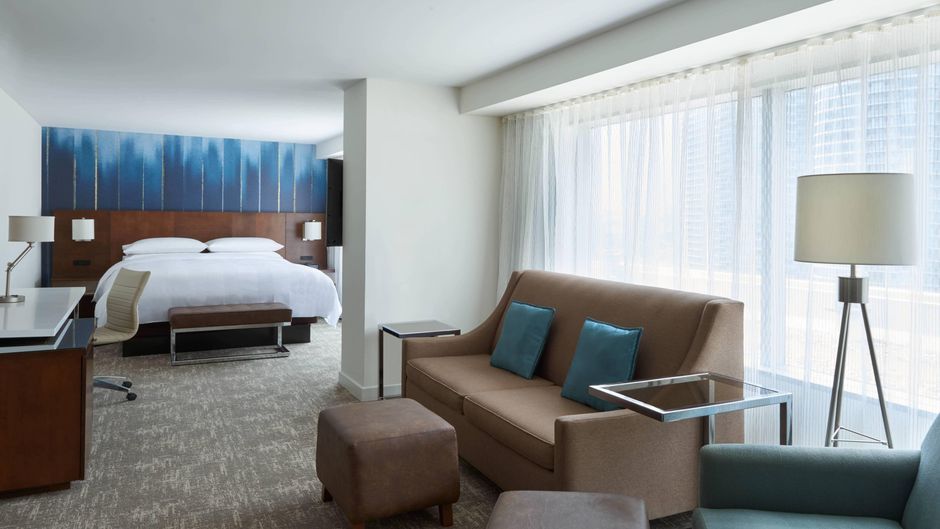 Toronto Marriott City Centre Hotel Suite
