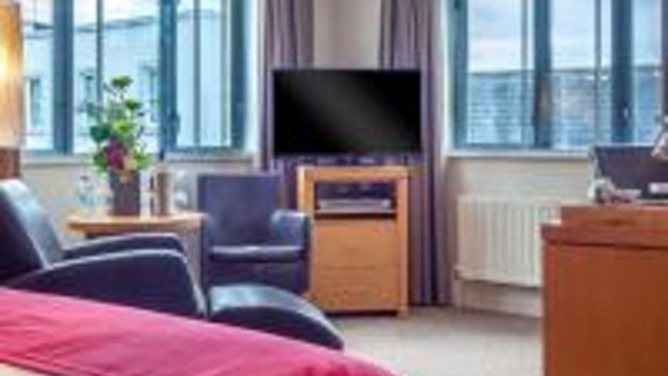 Prince of Wales Hotel Room