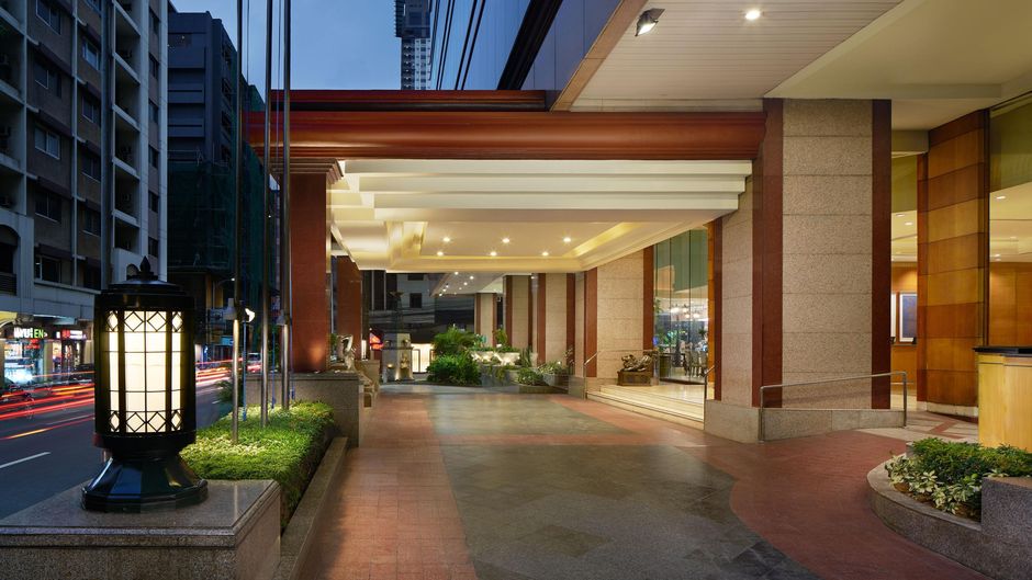Sheraton Manila Bay Exterior
