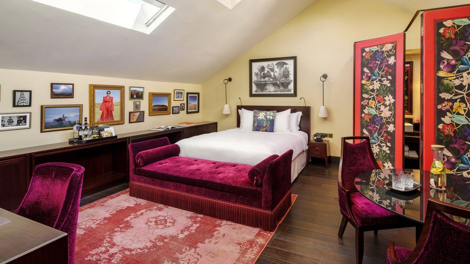 The Vagabond Club, a Tribute Portfolio Suite