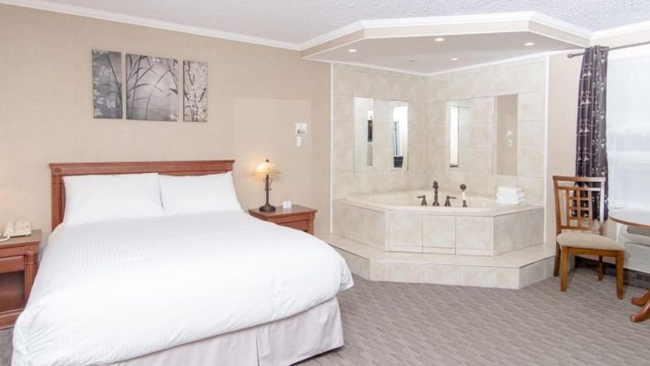 Mount Peyton Hotel Suite