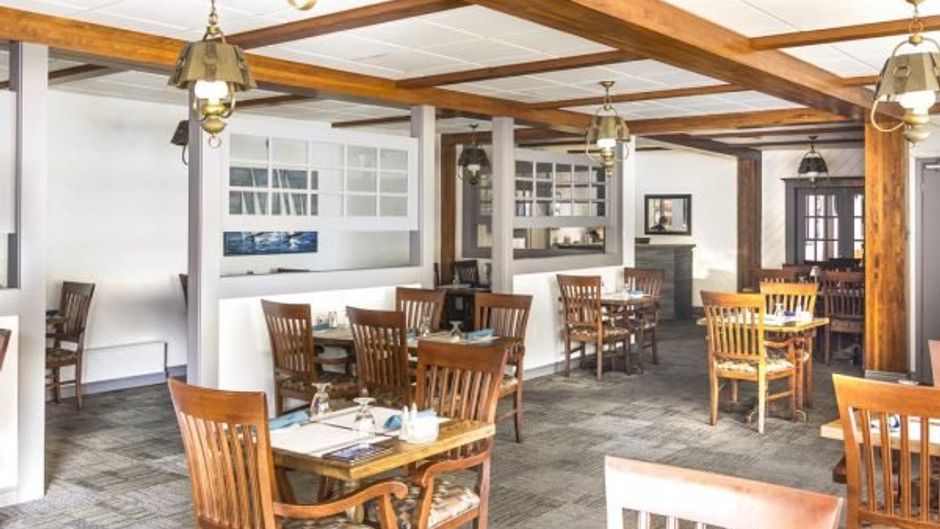 Mount Peyton Hotel Restaurant