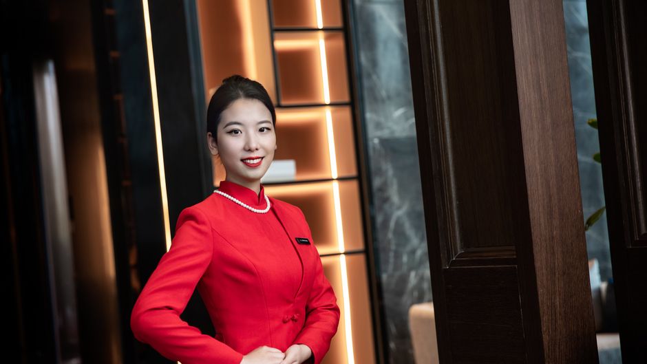 HUALUXE Yibin Lobby