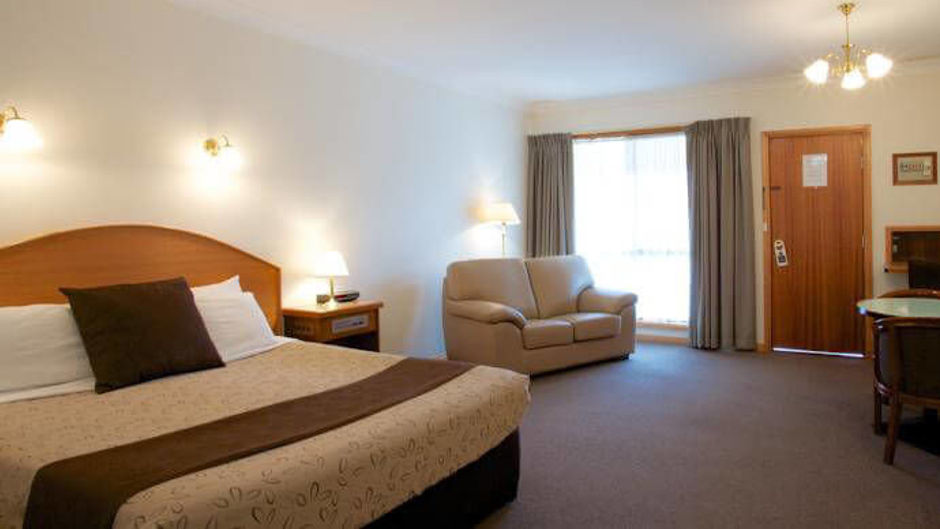 Golden Grain Motor Inn Room