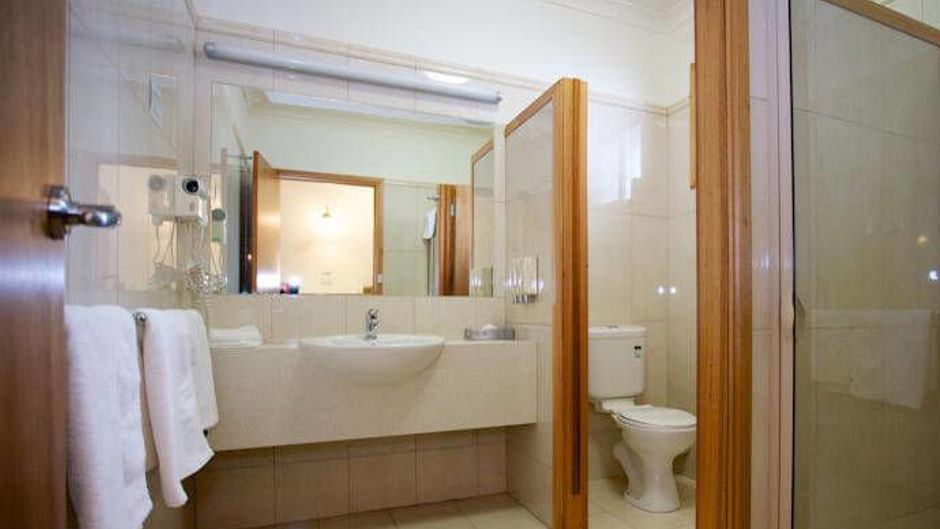 Golden Grain Motor Inn Room