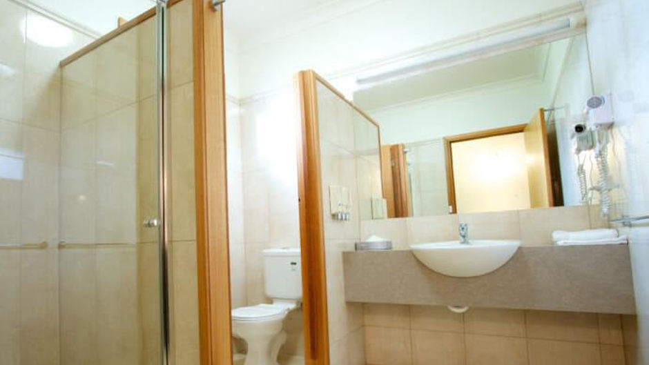 Golden Grain Motor Inn Room