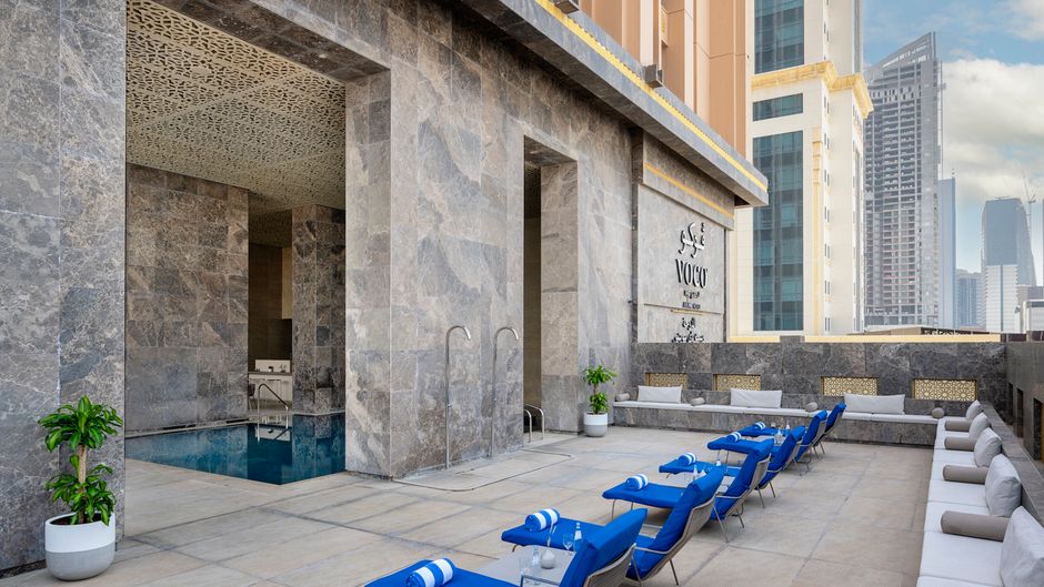voco Doha West Bay Suites Pool