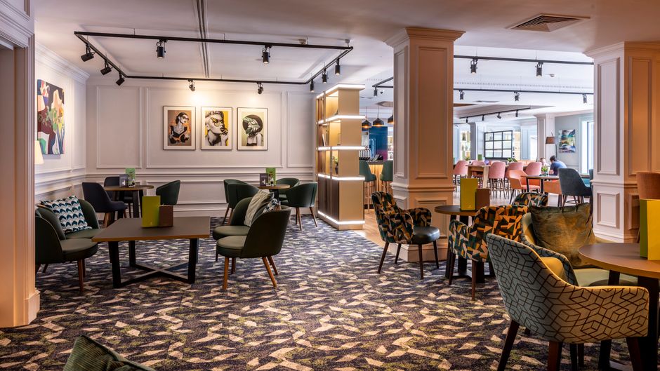 Holiday Inn Guildford Lobby