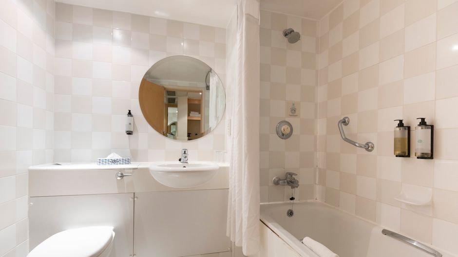 Holiday Inn Guildford Room