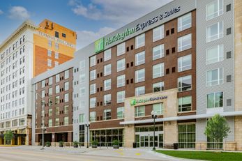 Holiday Inn Express & Suites Downtown