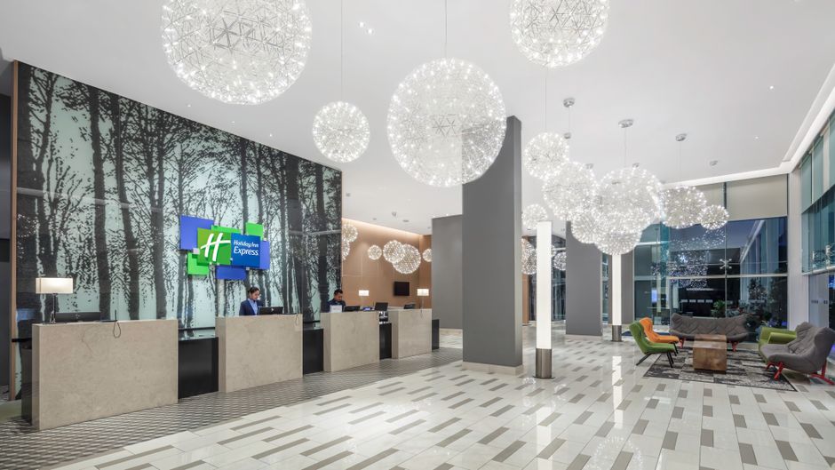 Holiday Inn Express City Centre Exterior