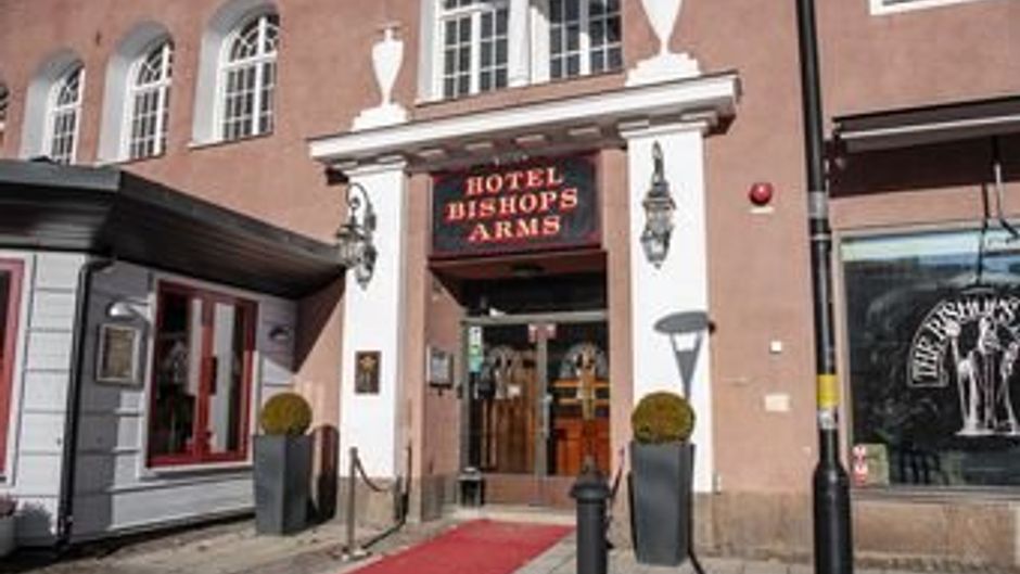Hotel Bishops Arms Exterior