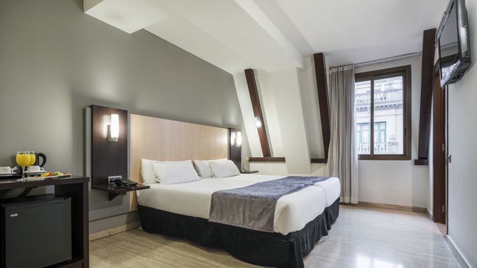 Hotel Ilunion Almirante Room